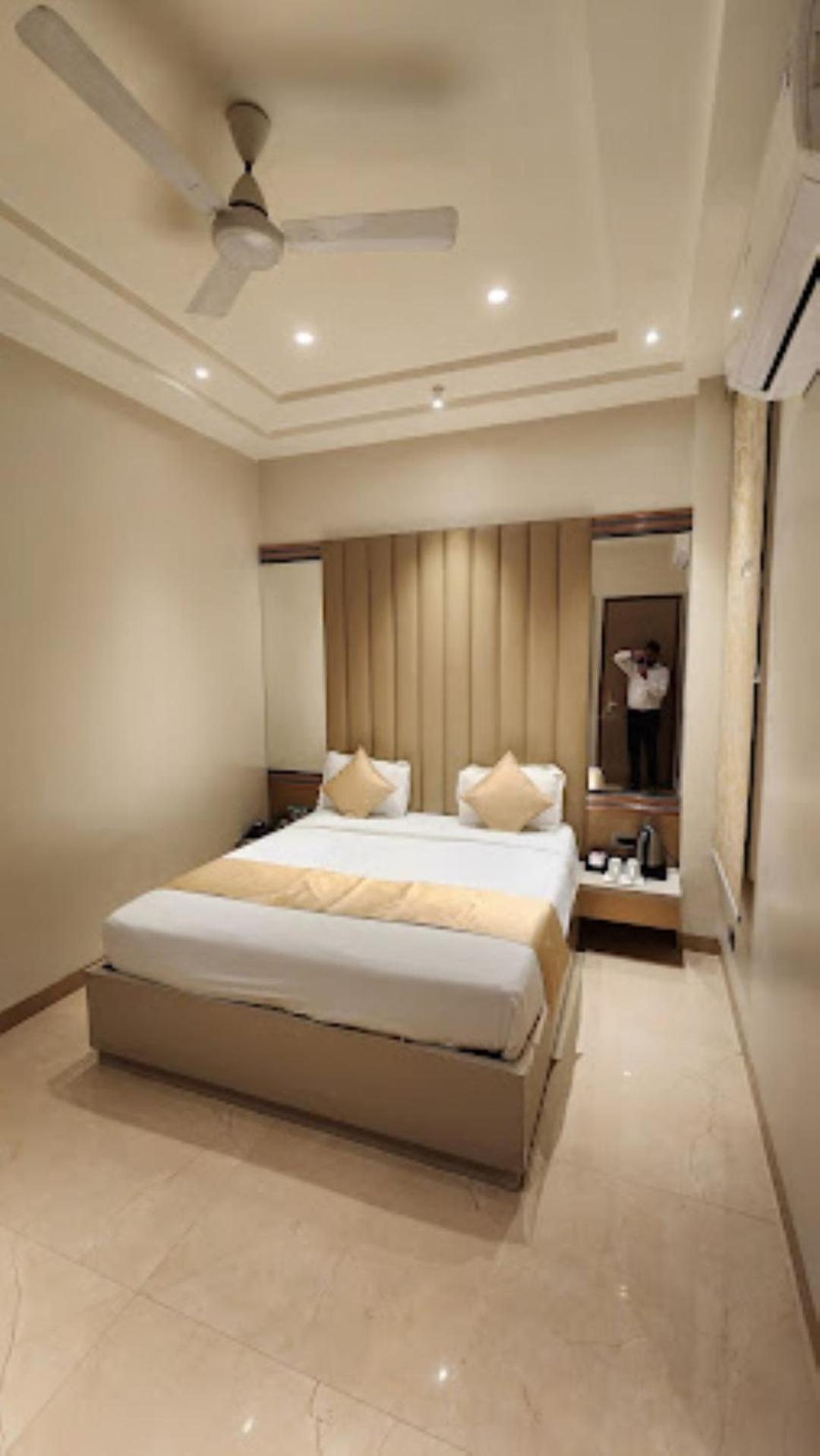 Red Orchid Hotel Kanpur Exterior foto